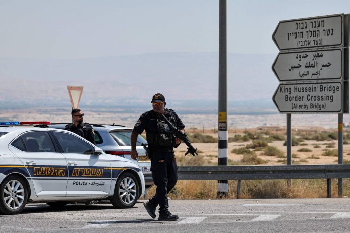 بعد حادثة جسر اللنبي.. ماذا نعرف عن المعابر التي تربط بين الأردن والضفة الغربية و