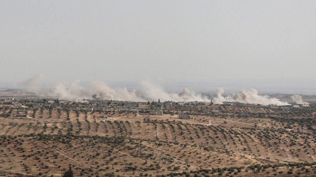 الطيران الحربي السوري يستهدف مقر قيادة لغرفة العمليات المشتركة للمسلحين شمال حلب